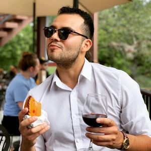 Meet your Posher, Luis